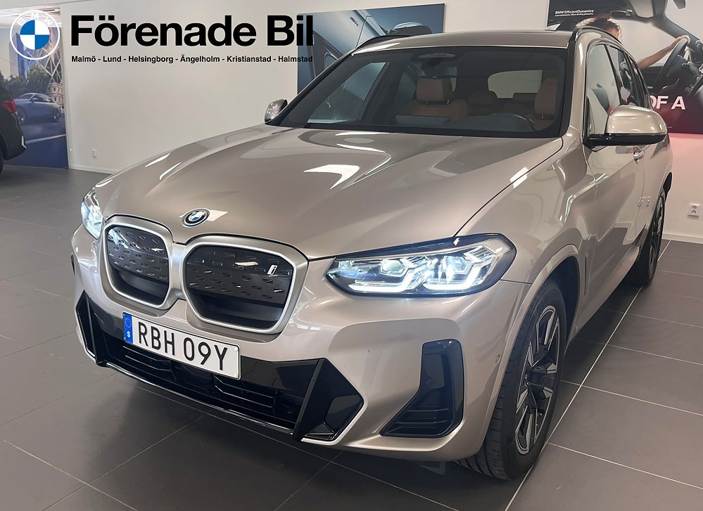 BMW iX3 Backkamera Adaptiv farthållare 