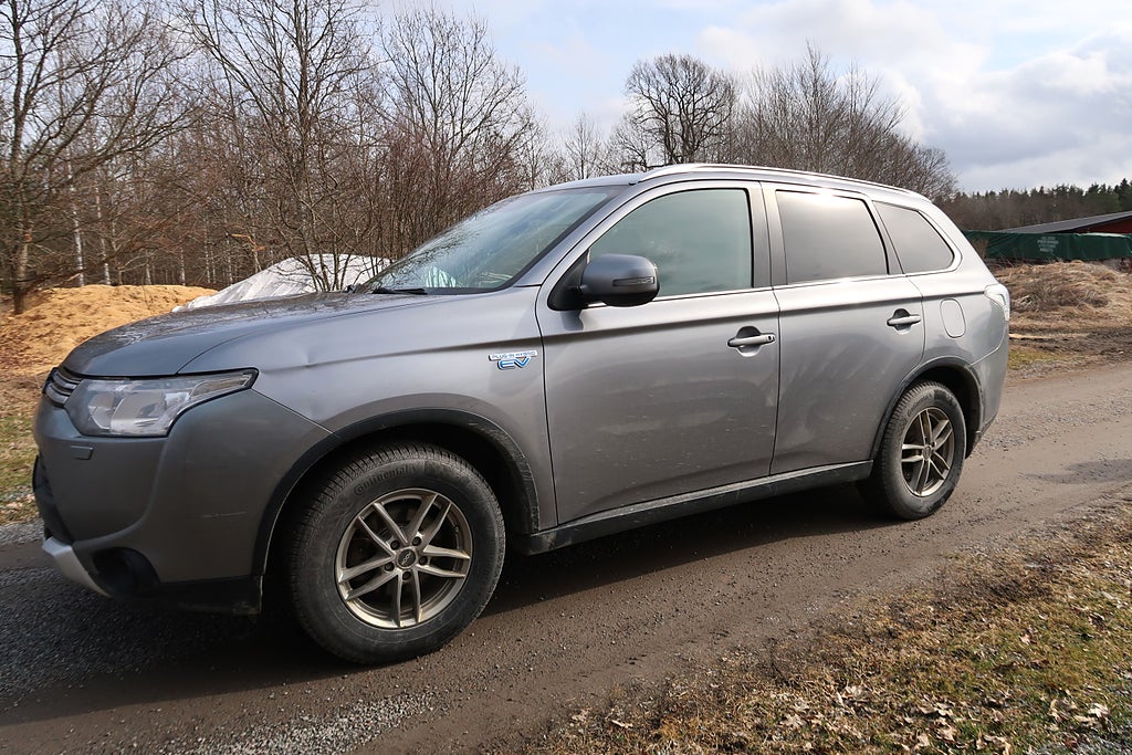 Mitsubishi Outlander 5-seater Business