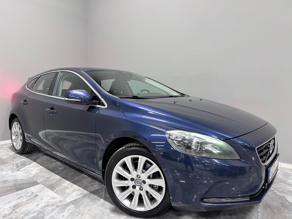 Volvo V40 D3 Momentum/Kamera/Värmare/Nyservad/150HK