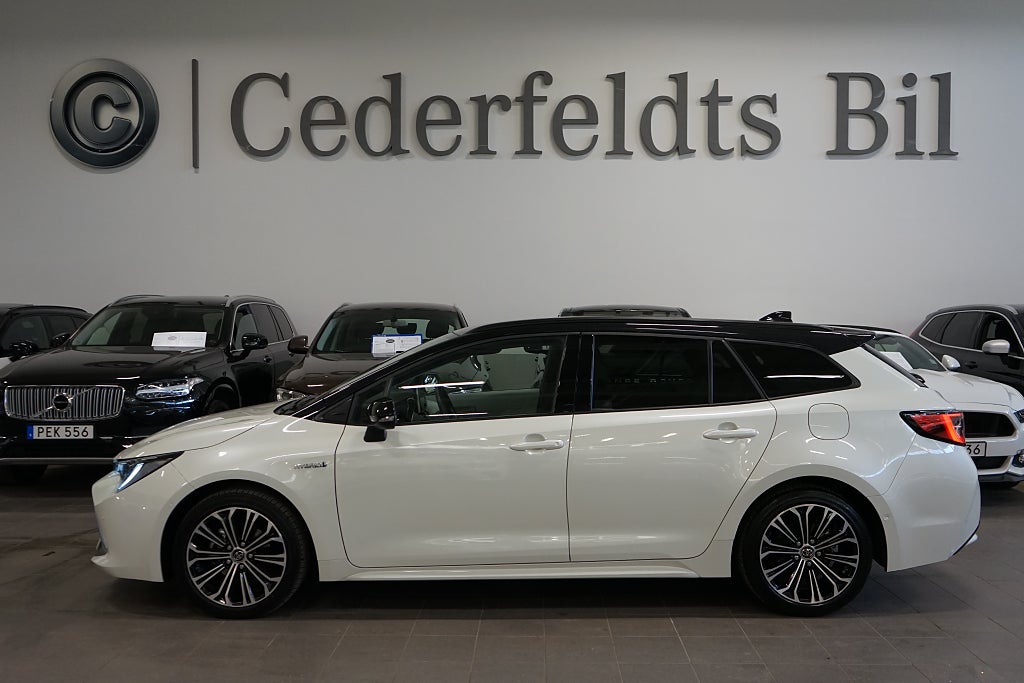 Toyota Corolla Touring Sports Hybrid Executive HuD kamera Navi Carplay