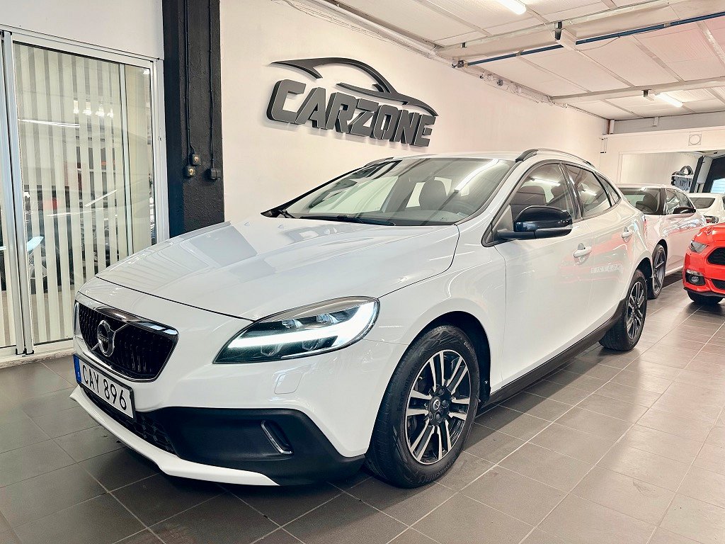 Volvo V40 Cross Country D2 Momentum 120hk Navi B-Kamera VOC 