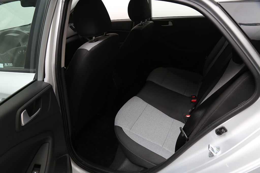 Hyundai i20 1,4 100hk Premium Automat P-sensor Bluetooth 2016