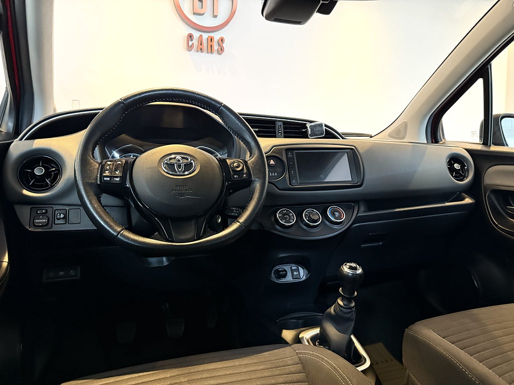 Toyota Yaris 5-dörrar 1.5 VVT-iE Active Euro 6  B-KAMERA LÅGMIL NYBE