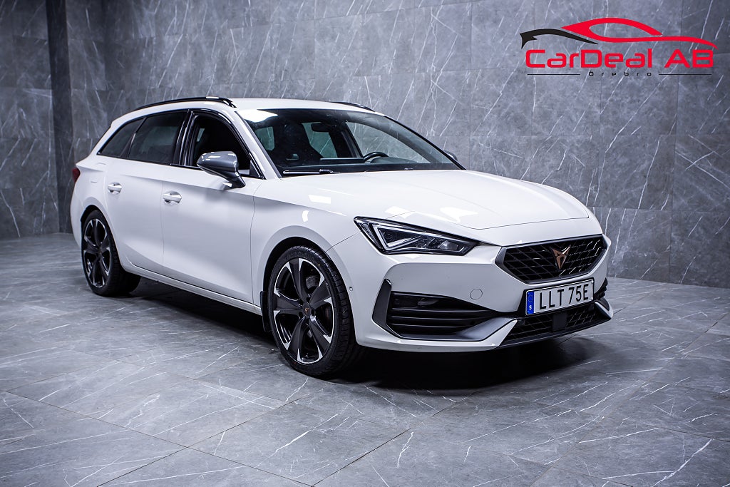 Cupra Leon Sportstourer e-Hybrid Cockpit Kamera CarPlay Ambient