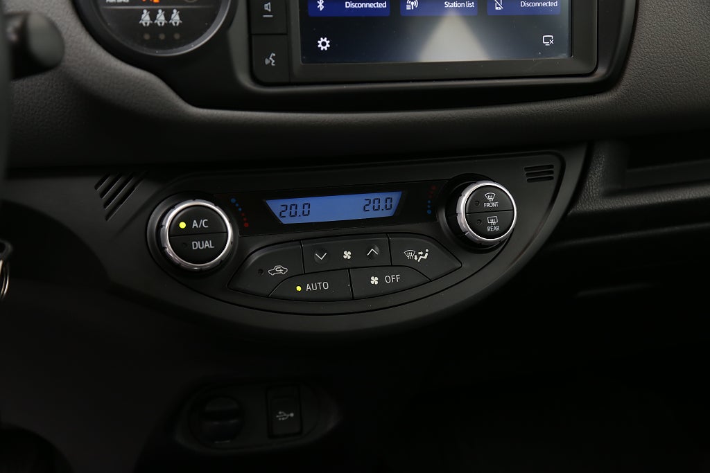 Toyota Yaris Hybrid e-CVT Active Kamera Farthållare Bluetooth
