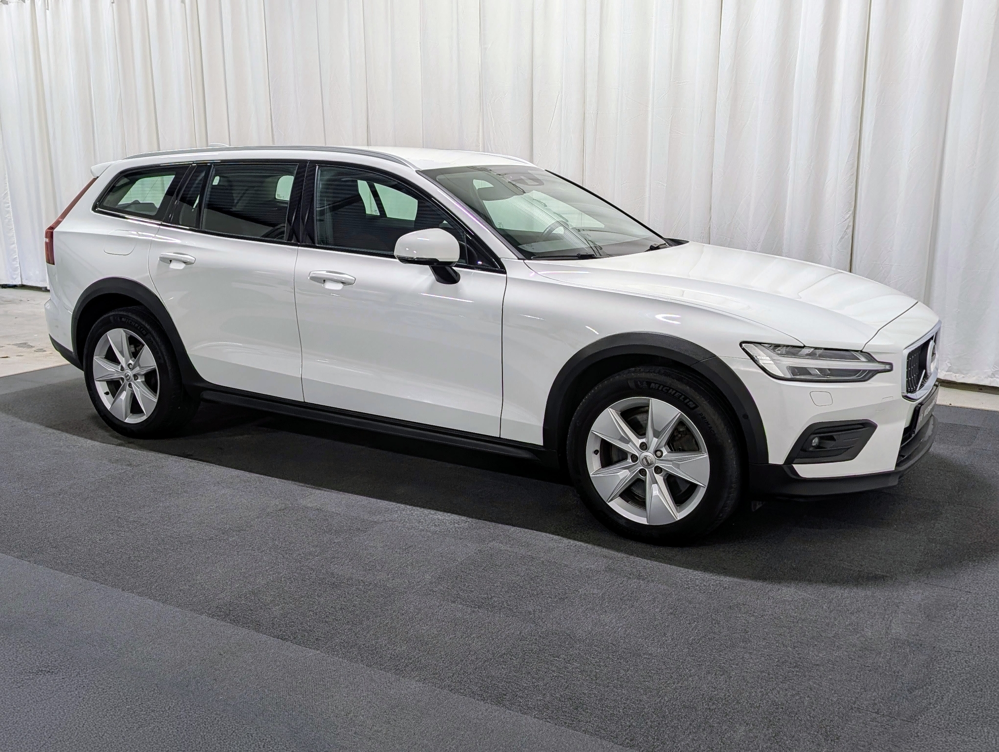 Volvo V60 Cross Country B4 AWD Momentum 2021, bild 6/10