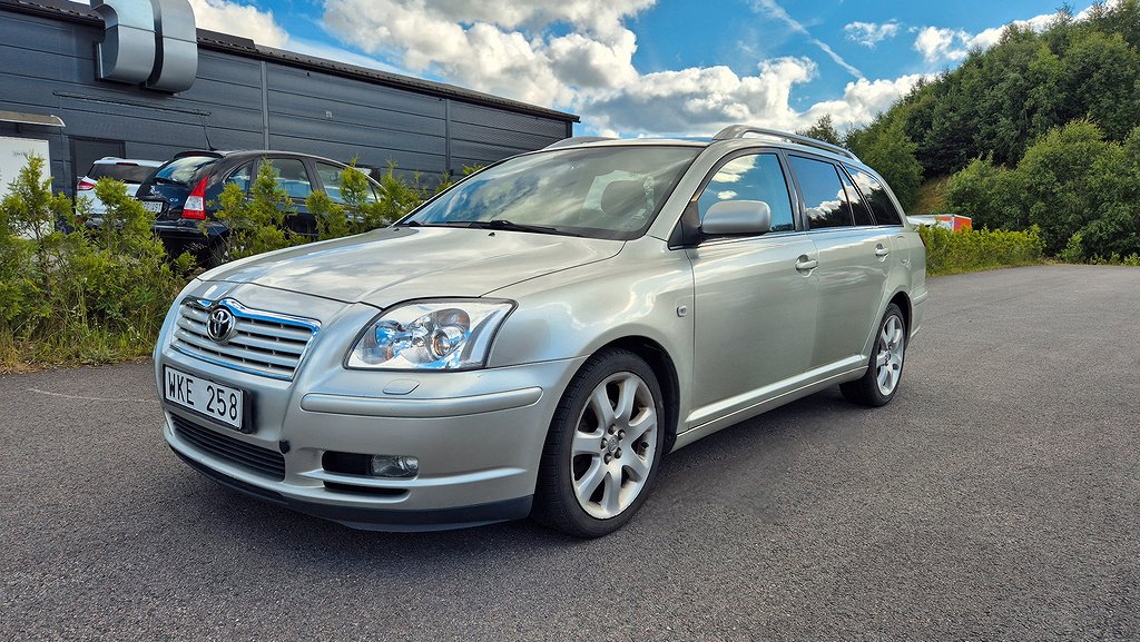 Toyota Avensis Kombi 2.0 D-4 VVT-i Nybes Nyservad