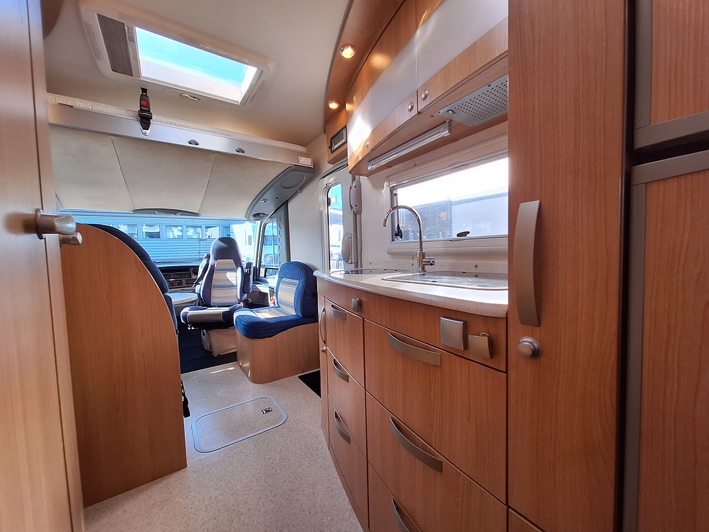 Adria Vision 707 SG Tvärbädd, Solcell