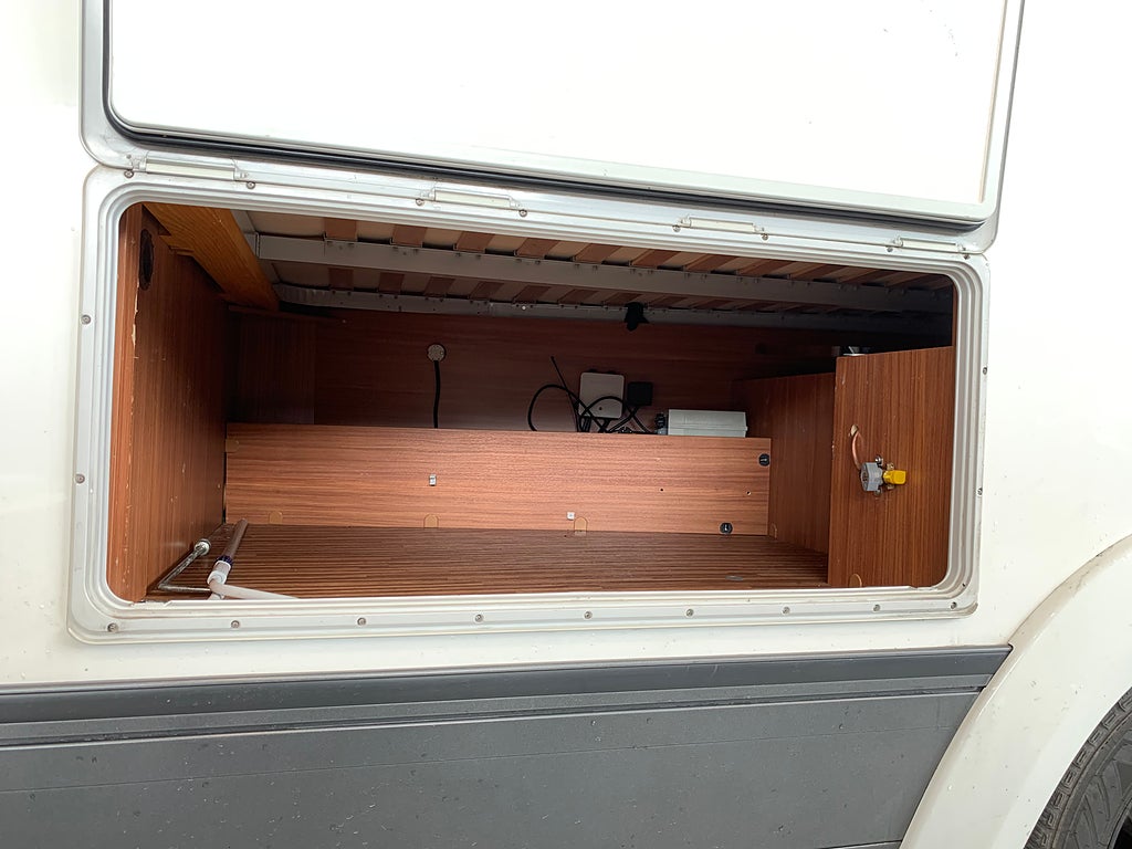 Adria Sonic i 700 ST / Solcell / Cykelställ / Taksäng / Ugn - Adria