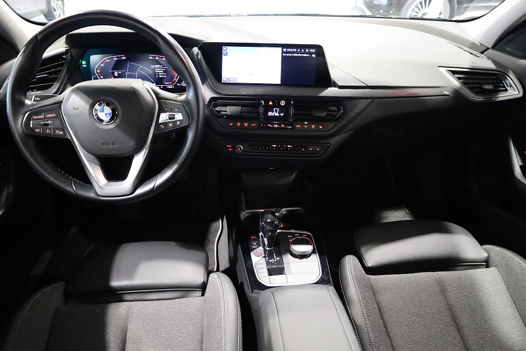 BMW 118I 136hk Sport line Aut Leasbar Navi CarPlay 2022