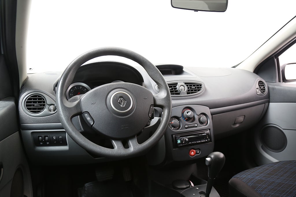 Renault Clio 1,6 112hk Automat 5-dörrars Motorv l Nybesik l Ny K-rem 2006