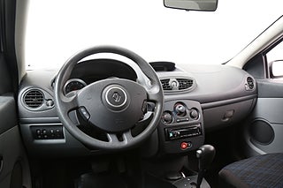 Halvkombi Renault Clio 13 av 23