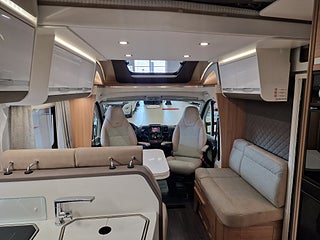 Husbil-halvintegrerad Adria MATRIX PLUS 670 SLT 25 av 27