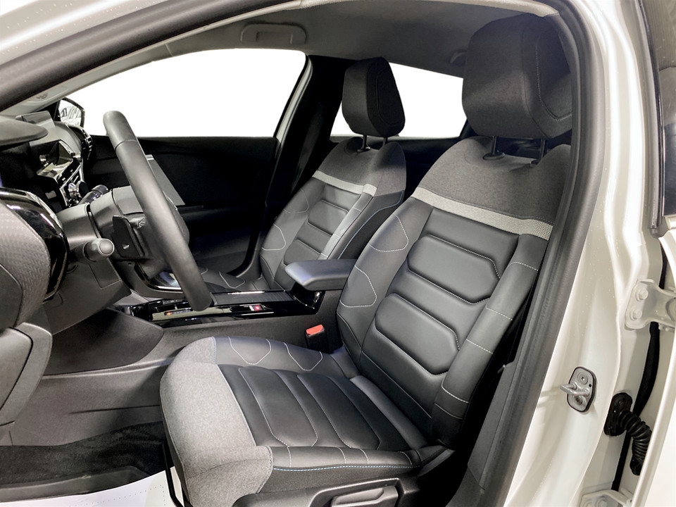 Citroen C4 X Shine 1.2 PT 130hk Aut 2023, bild 6/43