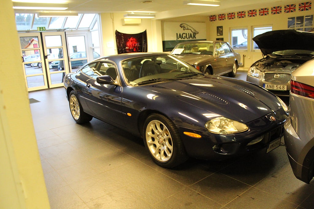 Jaguar XKR Sv-såld, nyserv, nybes, nytt innertak