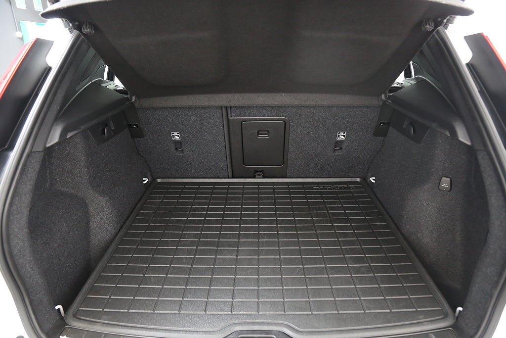 Volvo XC40 Recharge T4 Plug-in Inscription H/K Orrefors Drag Moms 2022