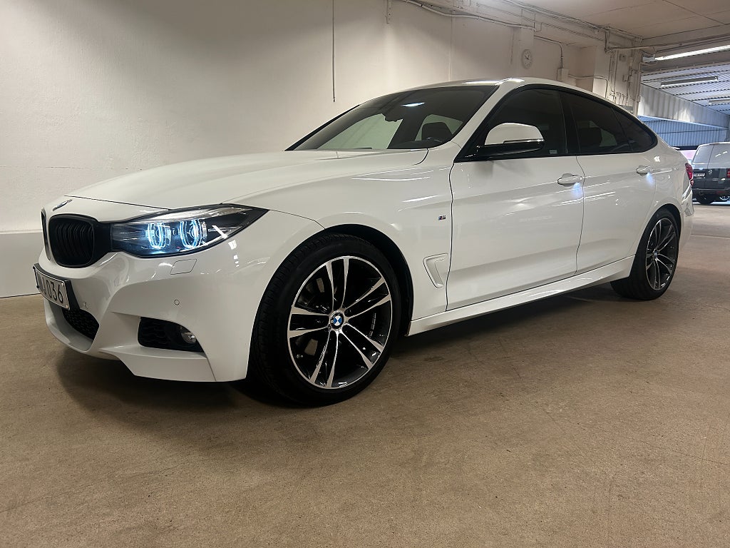 BMW 330i