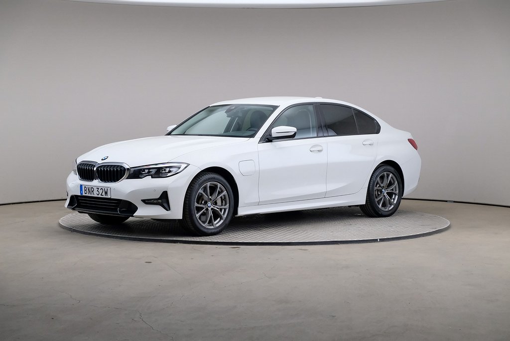 BMW 330e Series 3 Sport Line Connected Drag