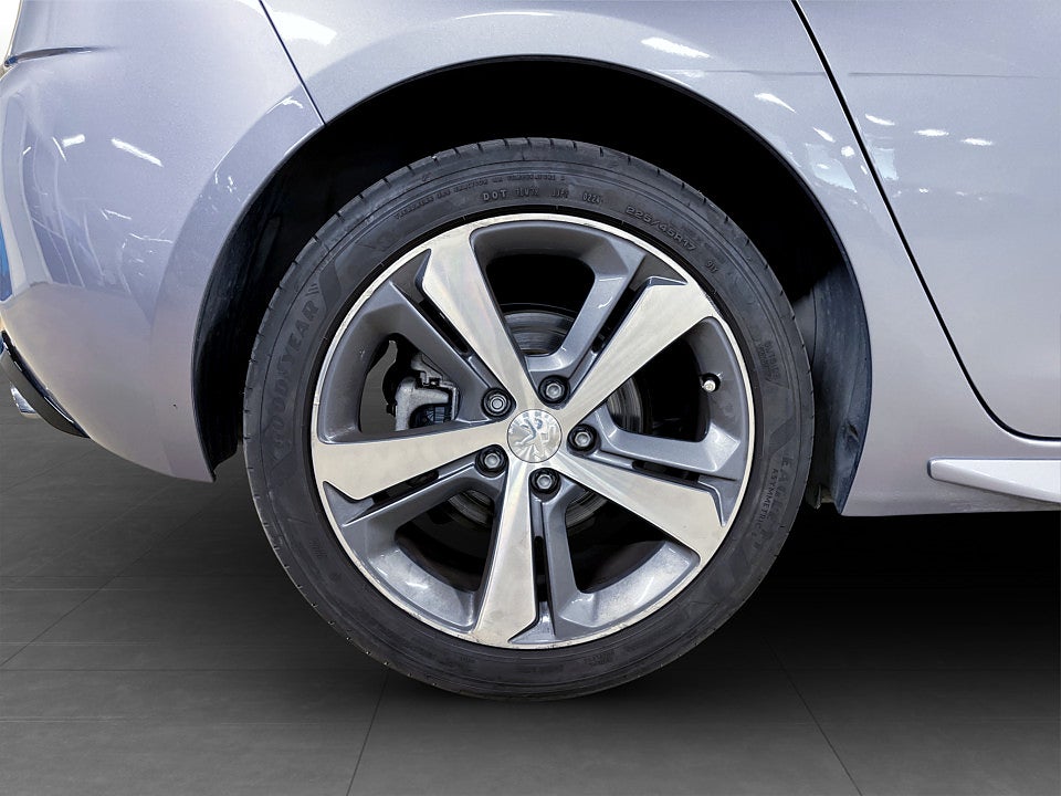 Bild på Peugeot 308 5D GT-Line 1.2 PT 130hk GLASTAK P-SENSORER 