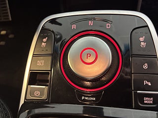 Kia Niro e- 64 kWh Advance Plus Rattvärme Navi S&V-däck Bkamera – bild 17
