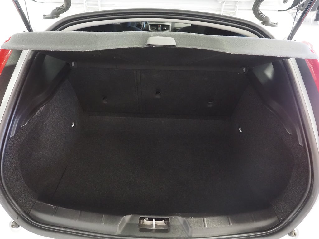 Volvo V40 D2 Business 120hk Drag P-Sen VOC D-Värm 2018