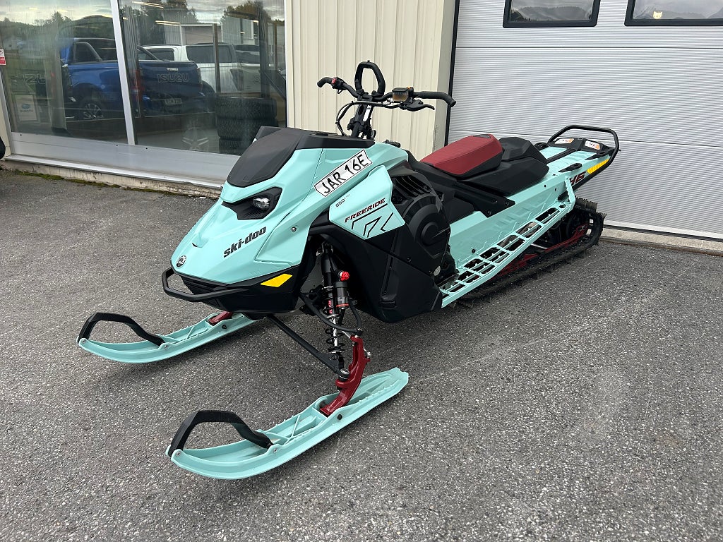 Ski-Doo Freeride 146" 850 E-TEC