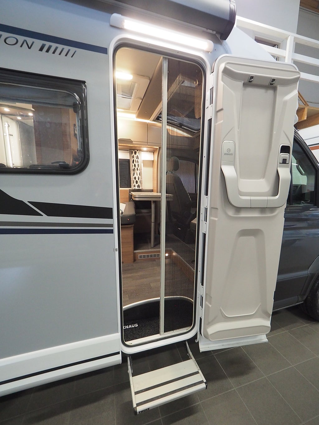 Knaus Van Ti 640 MEG Vansation AUT 177hk | Långbäddar I VW