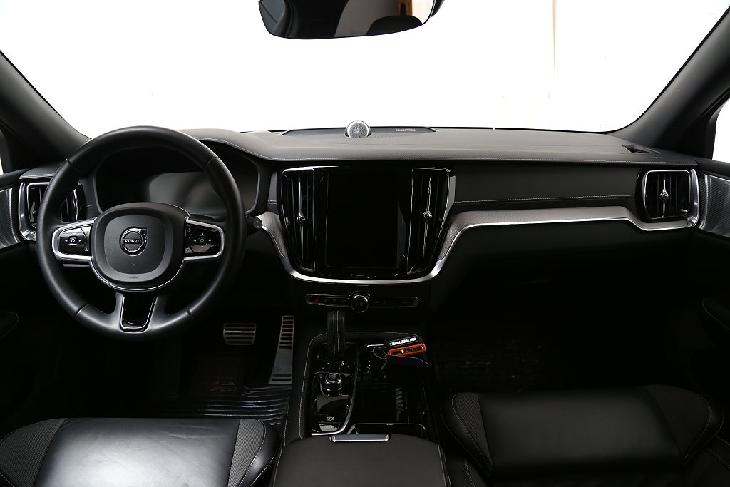 Volvo V60 Recharge T8 392hk R-Design Pro Edition III AWD B&W Pano 2022