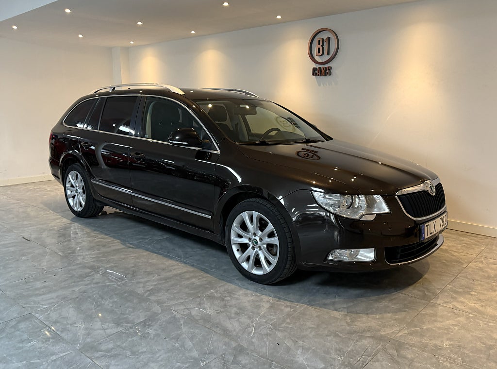 Skoda Superb Kombi 2.0 TDI 4x4 Ambition DRAG NYKAMREM MOTORVÄRMARE