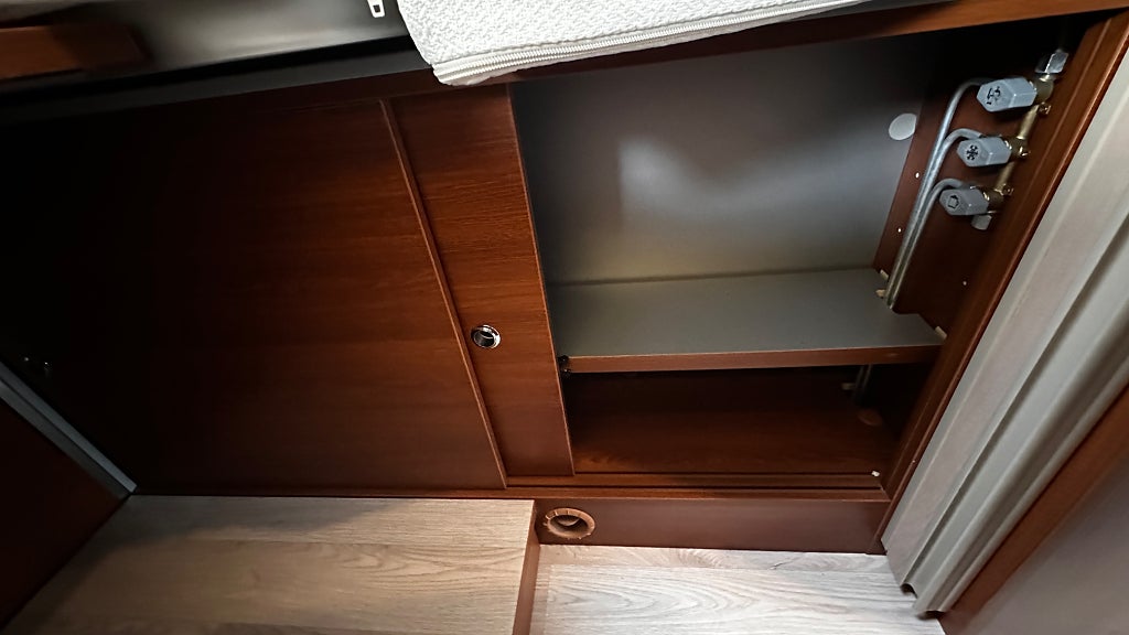 Rapido V68 1 Ägare, Långbädd, Dragkrok thumbnail