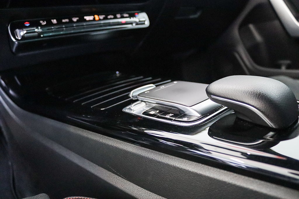 Mercedes-Benz CLA 180 Nyservad AMG Widescreen B-kamera Navi Alcantara