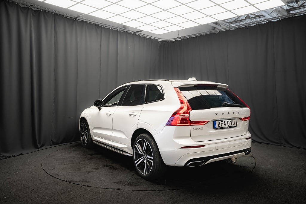 Volvo XC60 Recharge T6 AWD R-Design B&W PANO DRAG 21' PÄRLEMO MOMS