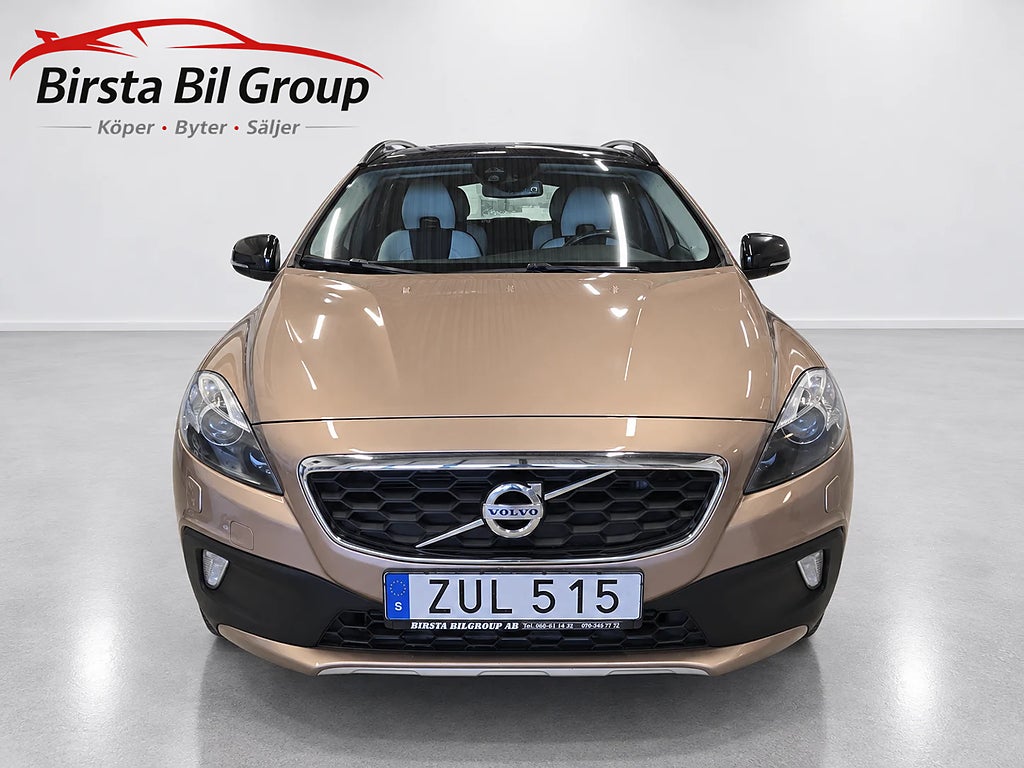Volvo V40 Cross Country D2  Momentum Automat Pano/Drag/Nykamrem