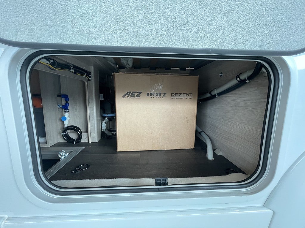 Kabe Classic 740 T / ALDE / Aut 180hk / 4400kg / Ugn / Badrum bak /  - Kabe