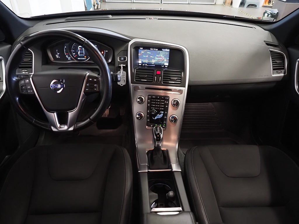 Volvo XC60 D4 AWD 190hk Classic Momentum | Drag | Pano | Kamera | 2017