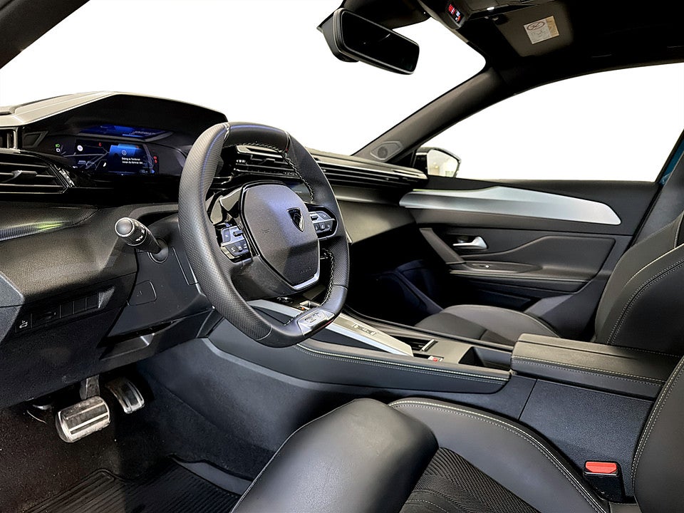 Bild på Peugeot 408 GT Hybrid 136hk Aut B-KAMERA ELSTOL NAV