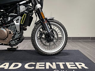 Husqvarna Svartpilen 401/Tankväska/Akrapovic/24mån Räntefritt