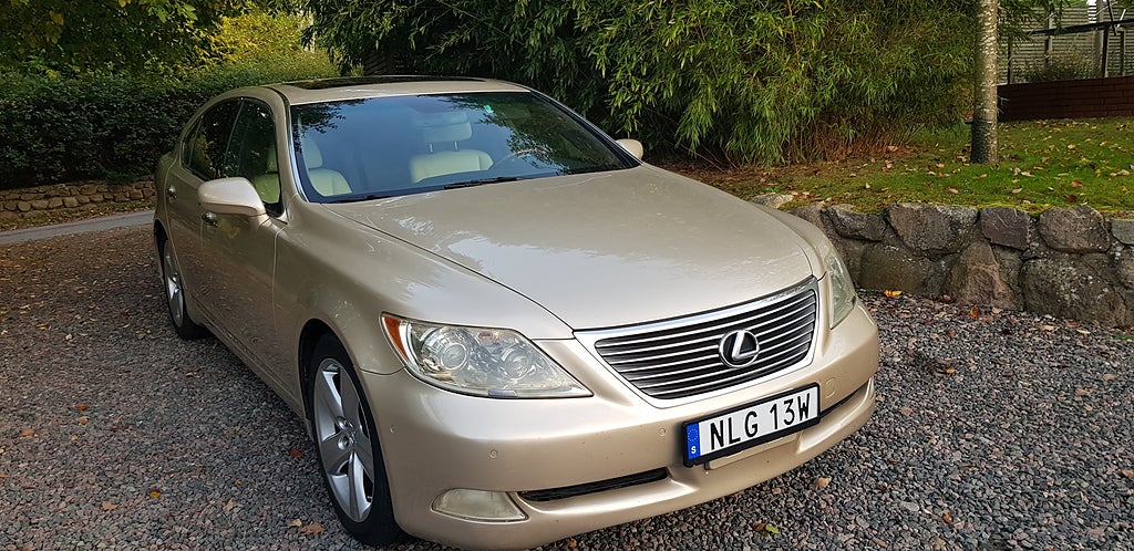 Lexus LS