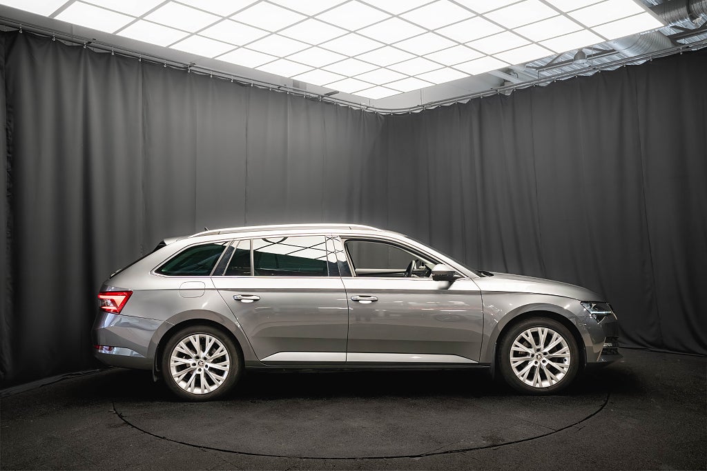 Skoda Superb iV BUSINESS LÄDER DRAG B-VÄRM ELSTOL 100% SoH MOMS