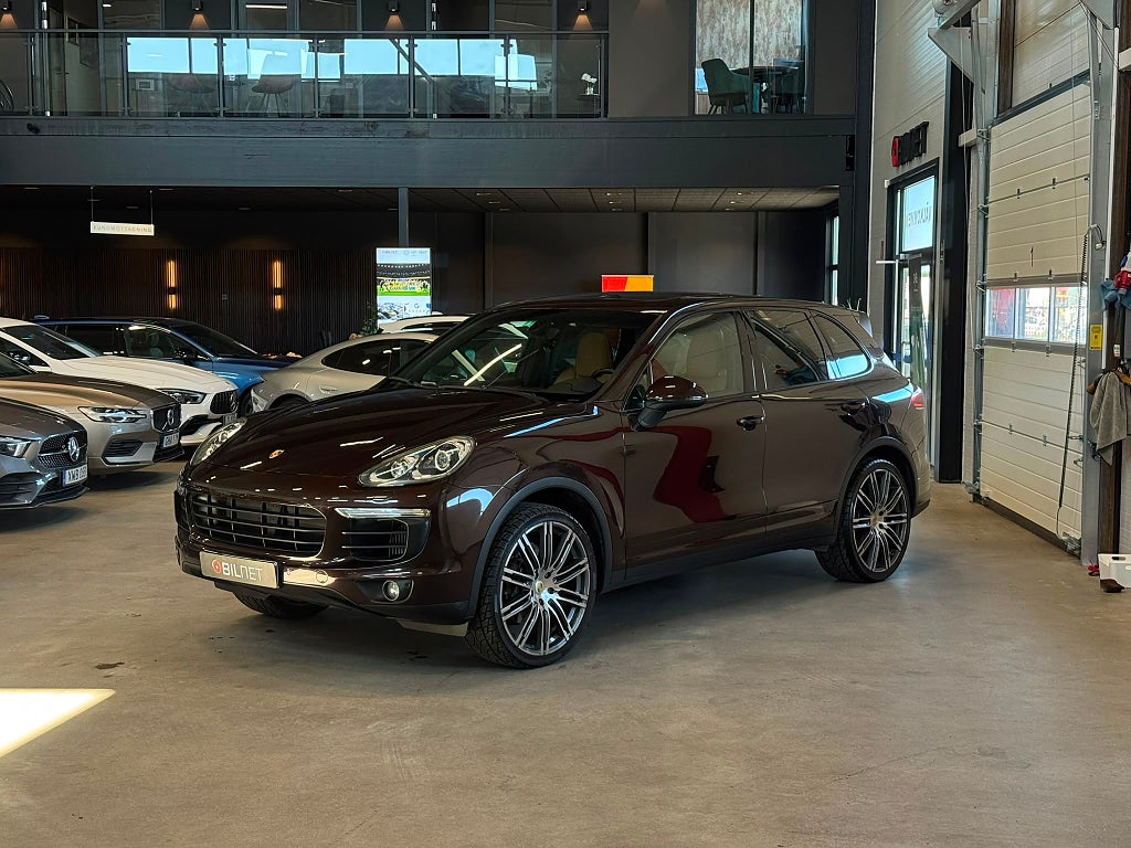 Porsche Cayenne V6 Diesel *3,99%* Värmare 22” Drag Navi BOSE 14-vägs