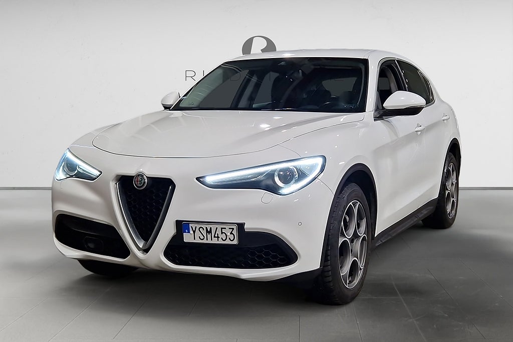 Alfa Romeo Stelvio 2.0 Turbo 280HK AUT Q4 SUPER 10500MIL 19"