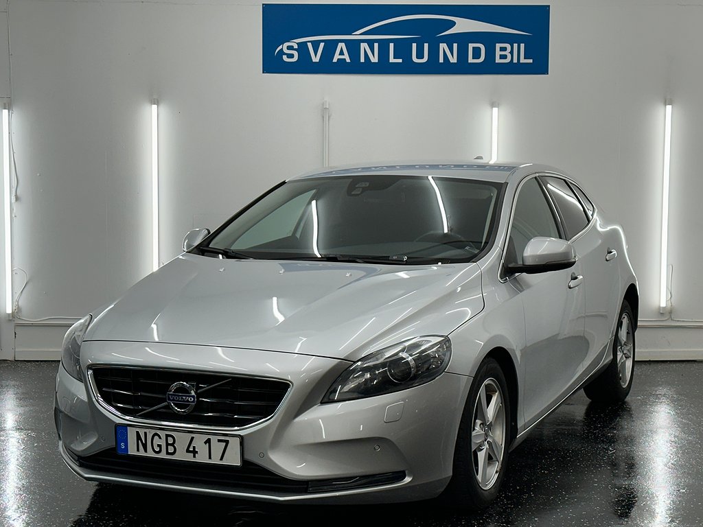 Volvo V40 D2  Momentum Euro 6/Automat/Ny-serv/Ny-bes