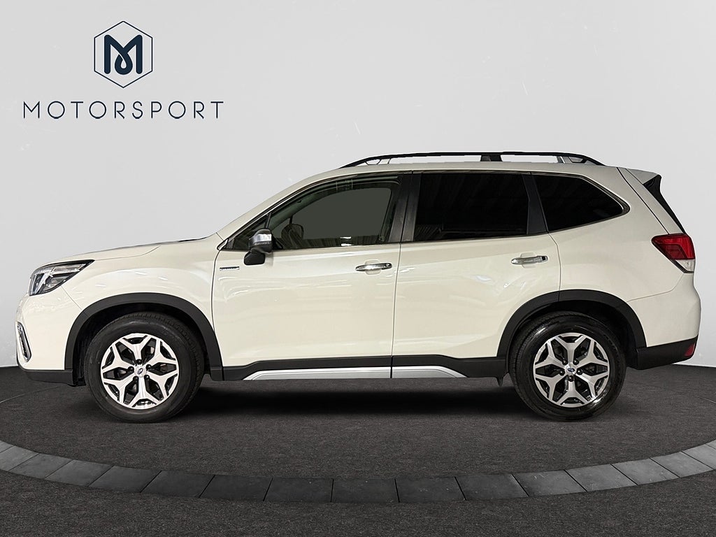 Subaru Forester e-Boxer XFuel Dragkrok Backkamera Carplay Rattvärme bild 3