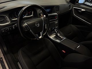 Volvo V60 D4 AWD Geartronic Momentum S&V-däck/Dvärm/Drag/GPS