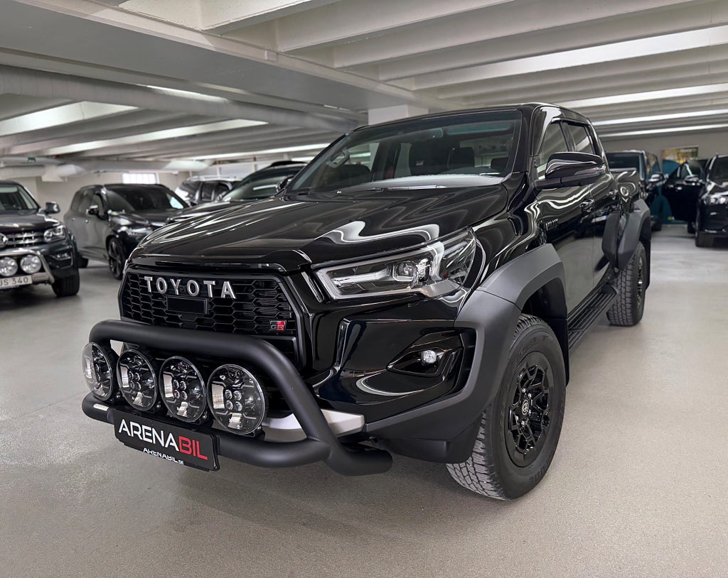 Toyota Hilux 2.8 4WD 204hk GR Sport-2 FjärrStart Flakbåge Drag Moms