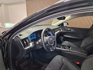 Volvo V60 Recharge T6 AWD Geartronic Core Edition Euro 6 — bild 7 av 11