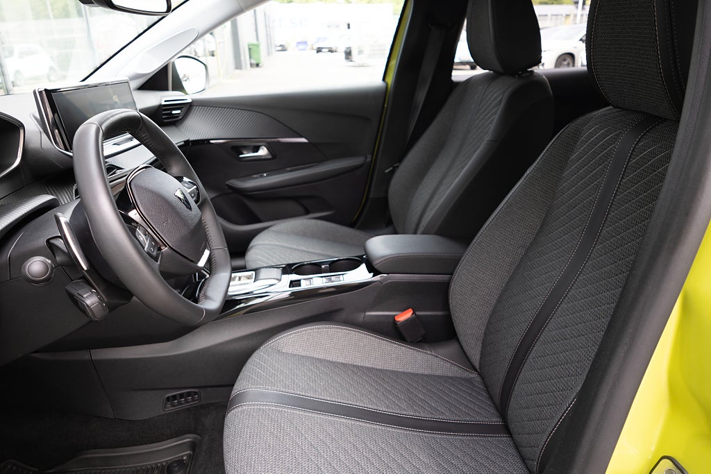 Peugeot 208 Allure HYBRID 100 hk Automat Navigation Adaptiv Farth.