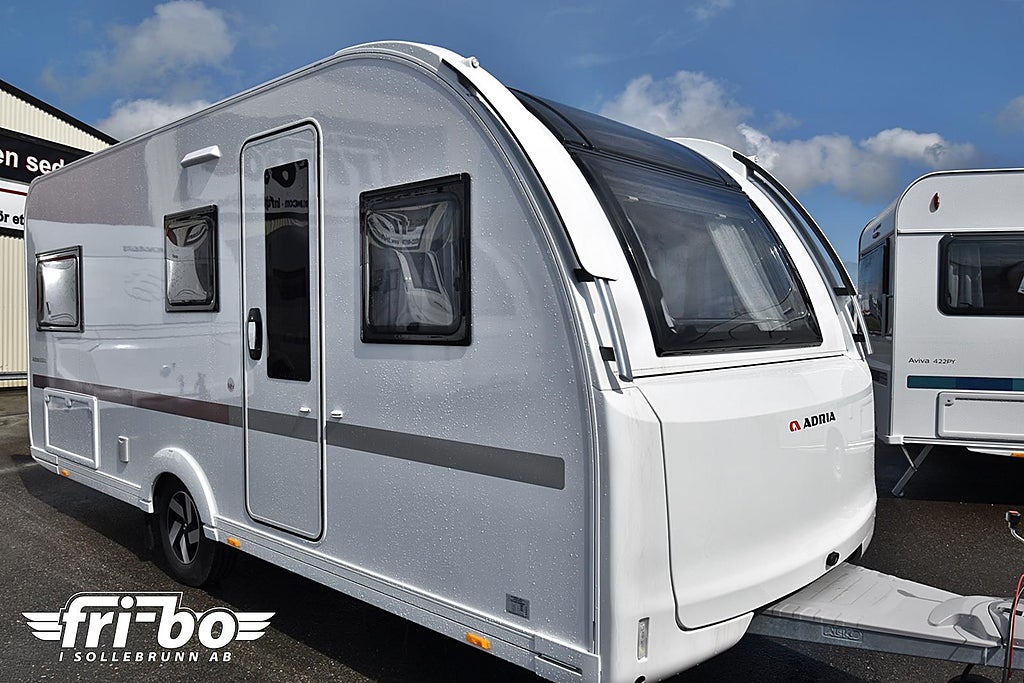 Adria 502 UL Adora , Långbäddar
