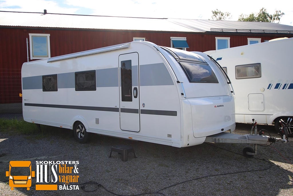 Adria ALPINA 663 HT AC Frontkök