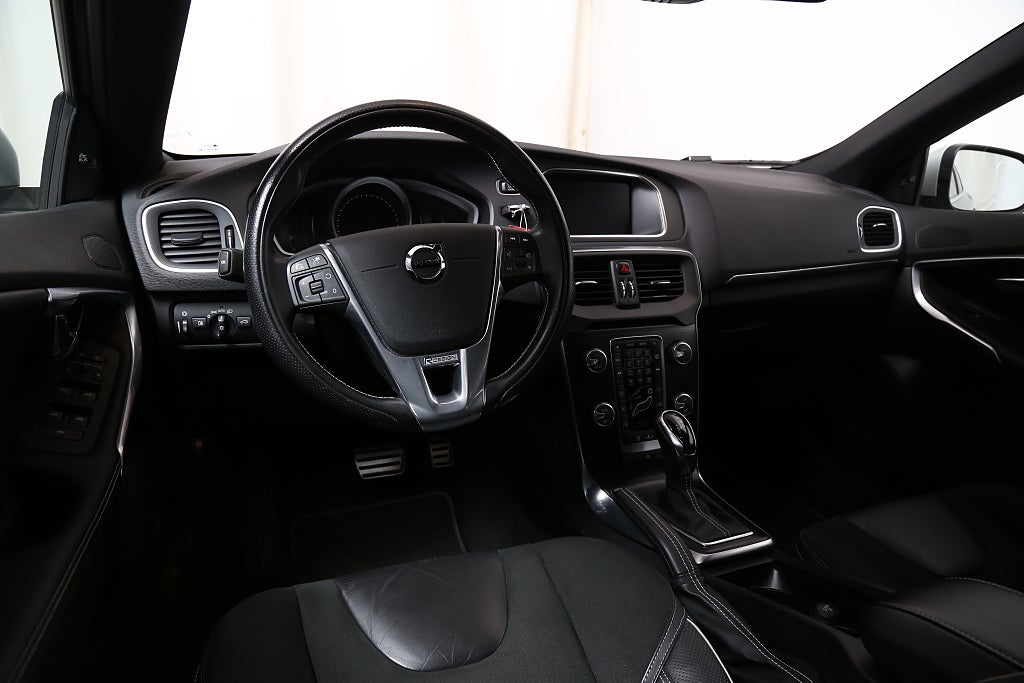 Volvo V40 D3 150hk R-Design Edition Aut Kamera Navi Teknikpaket 2019